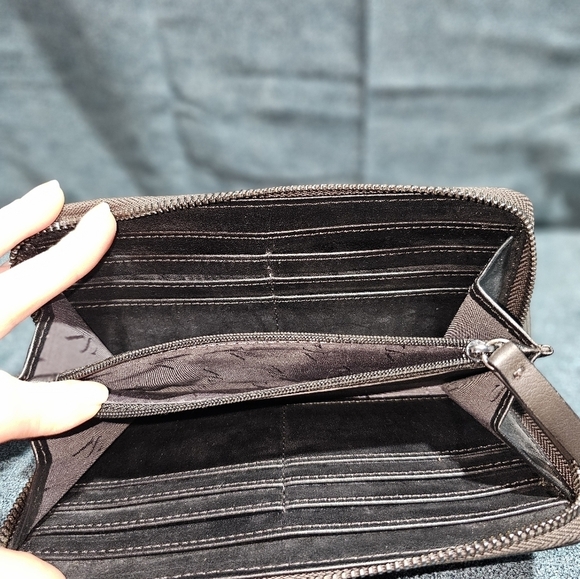 2 FOR $50 SIMPLY VERA WALLET - Picture 3 of 4